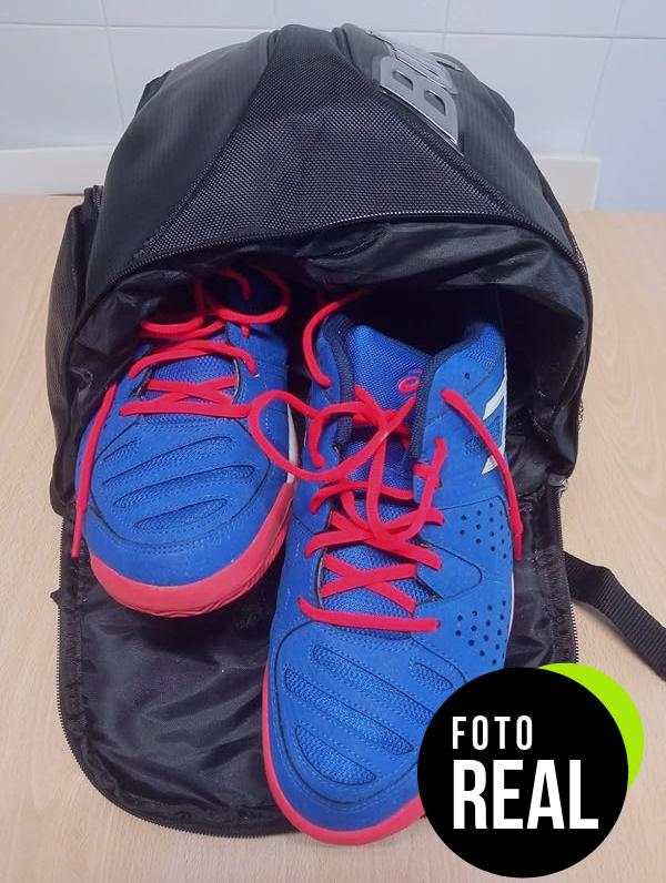 bullpadel-mochila-carbon-negra-delantera-foto-2